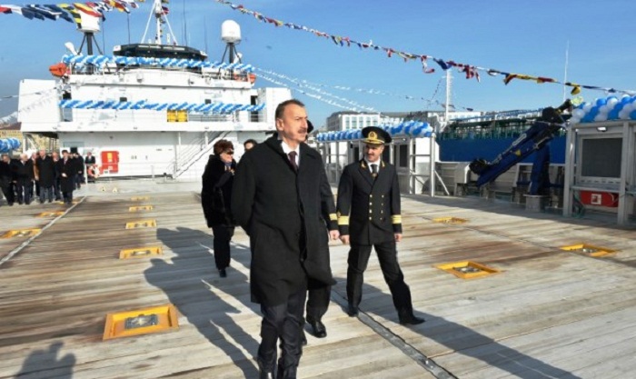 Le président Ilham Aliyev a participé à la cérémonie de mise en service de trois navires à passagers